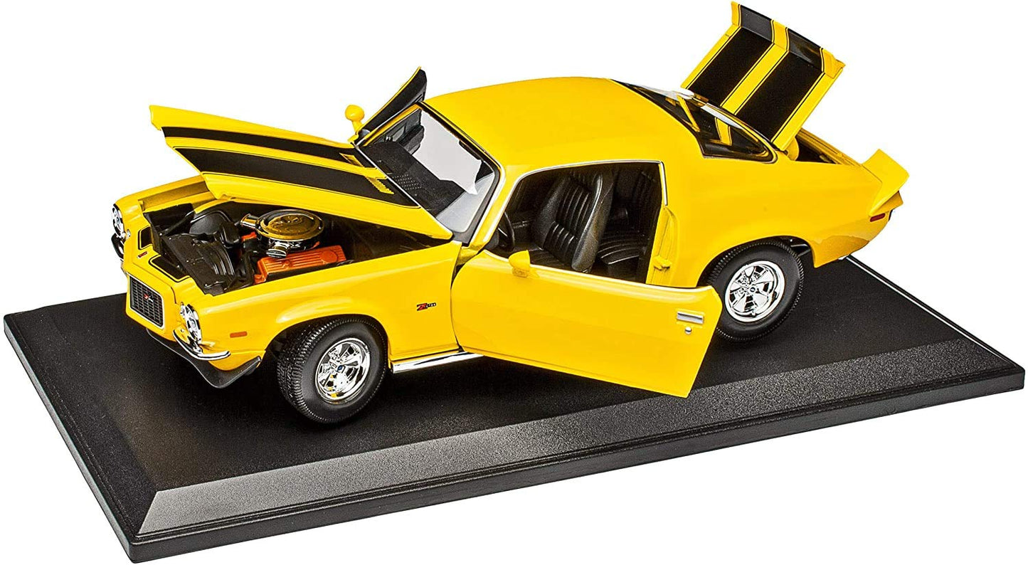 Maisto 1:18 Scale – Chevrolet Camaro 1971 Yellow Die-Cast Collector Model