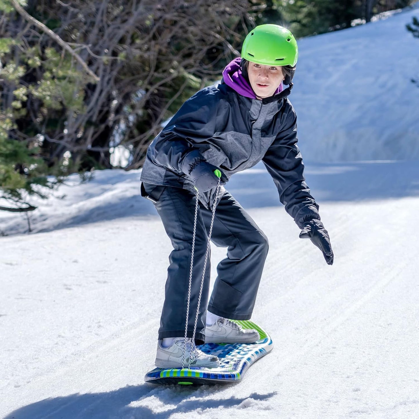 زلاجات سنو ستورم الممتازة المصنوعة من الفوم، عبوة من قطعتين | حبل سحب ومقبض | مقاسات مناسبة للشباب والكبار | تصميم مريح لسطح القدم | طول التصميم 122 سم (48 بوصة)
