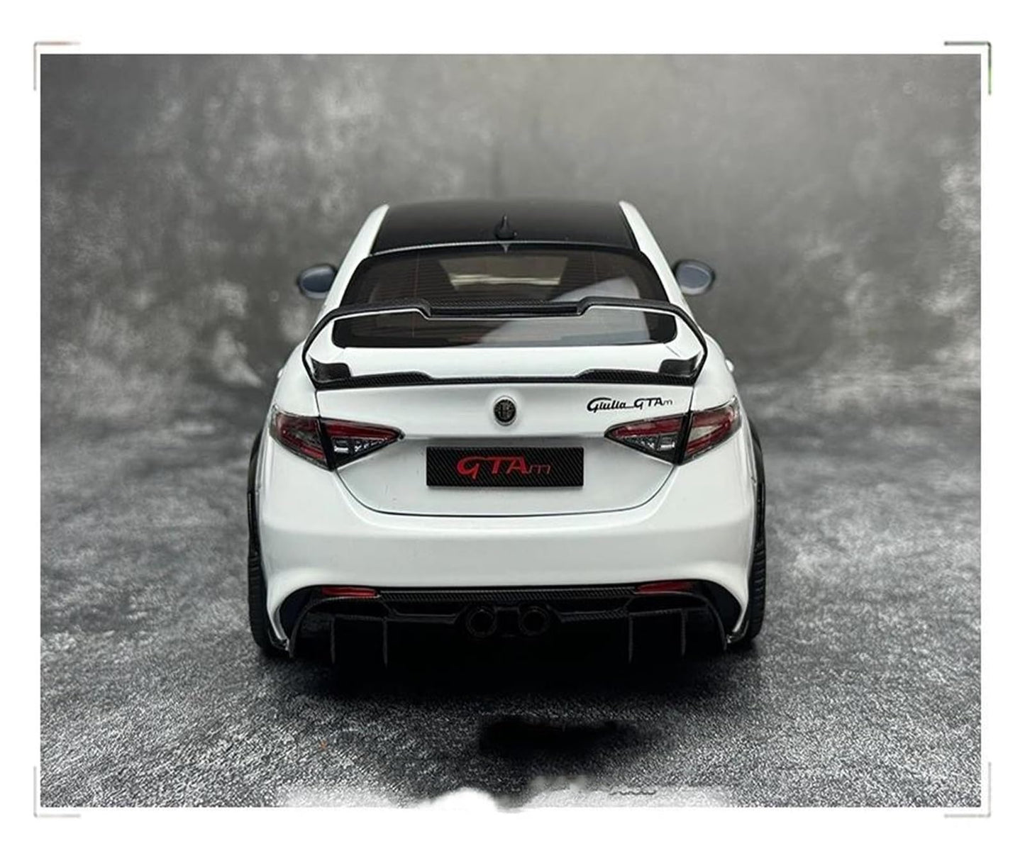 1:18 Alfa Romeo Giulia GTAm Car Model Metal Die Cast Model Gift Collection Static Ornaments Decorations Simulation Vehicle Playset