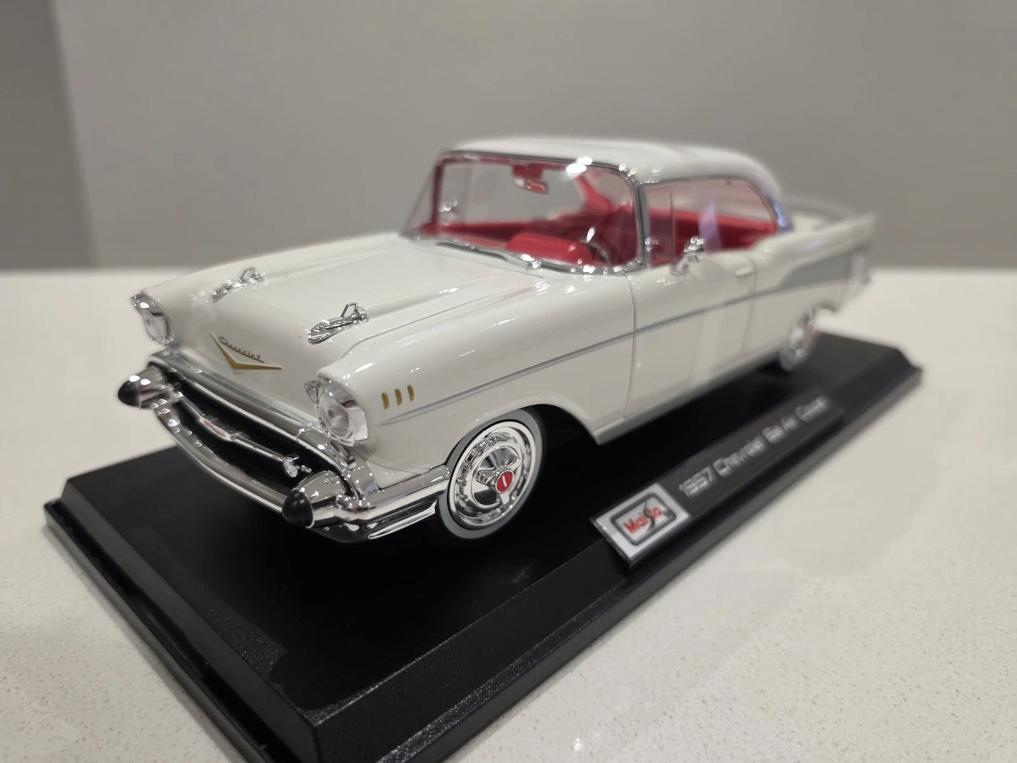 Maisto 1957 Chevrolet Bel Air Coupe White | Special Edition 1:18 Scale Diecast Car